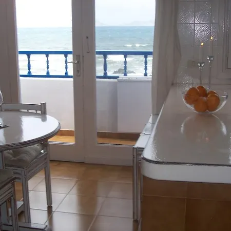 Absolute Beachfront カレタ・デ・ファマラ
